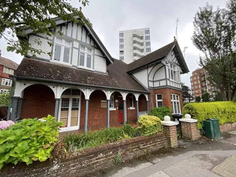 Detached Office Building  Newly Refurbished 2633 sq ft
