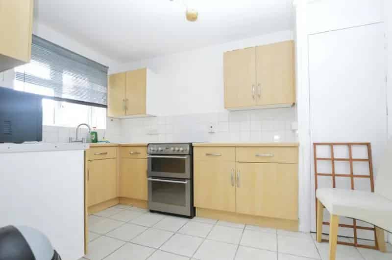 2 Bedroom Flat for Sale in Canning Town