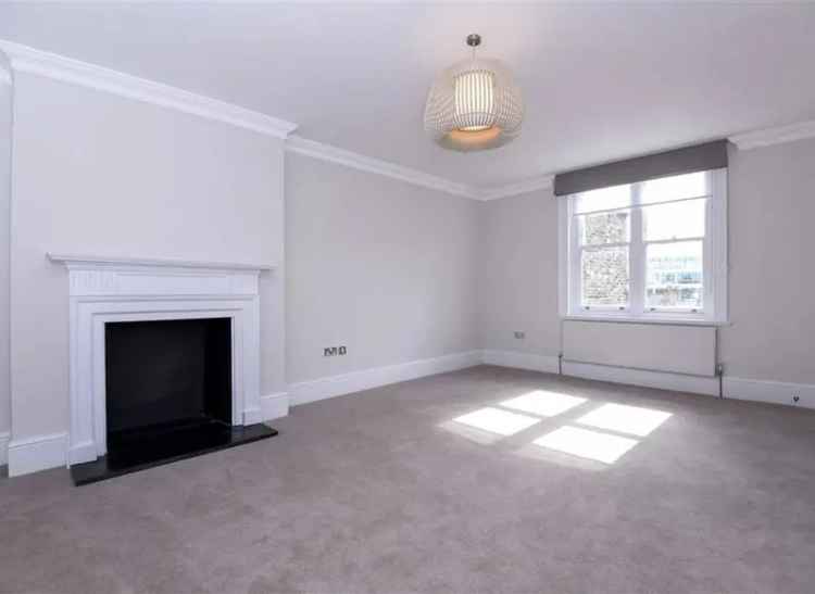 Two Bedroom Apartment near Hyde Park