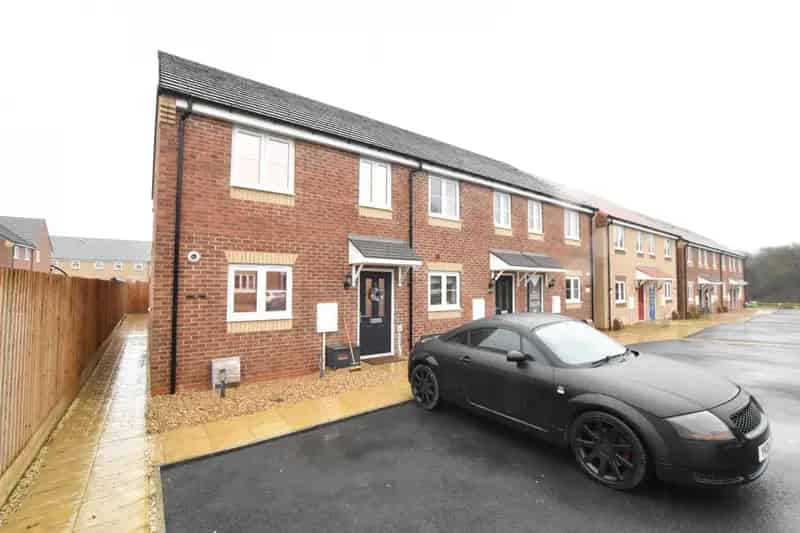 1 bedroom Flat
 To Let 
Total Size: 905 SQ FT