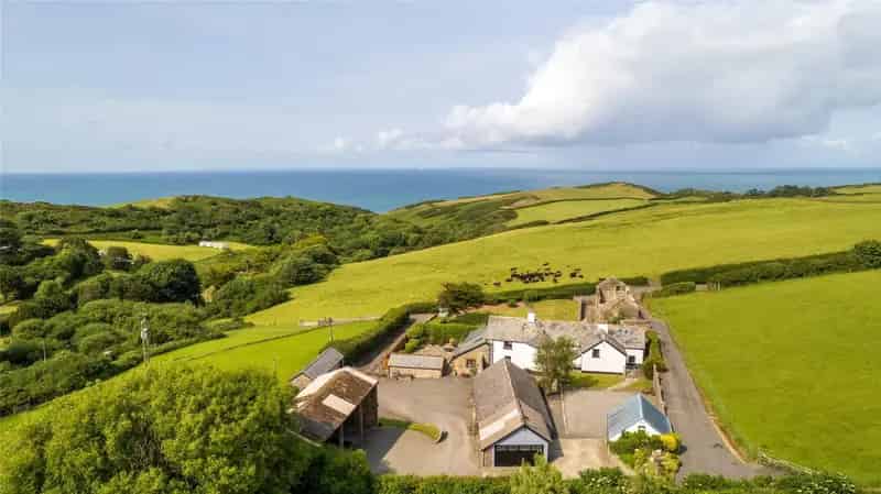 6+ Bedroom Coastal Estate with Outbuildings Mortehoe Woolacombe