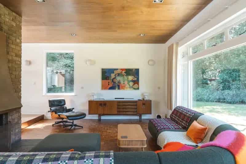 Mid Century Modern 5-Bedroom House