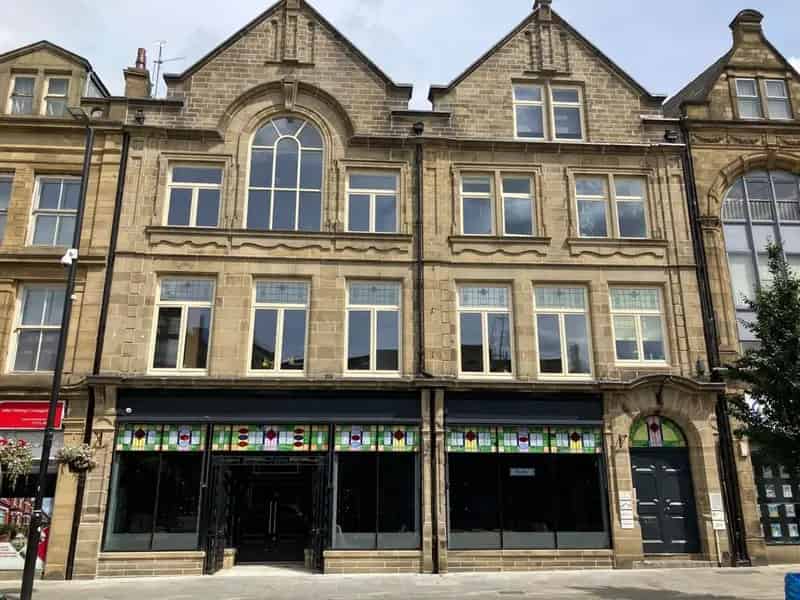 Grade II Listed Restaurant with Fitted Kitchen and Rented Upper Floors