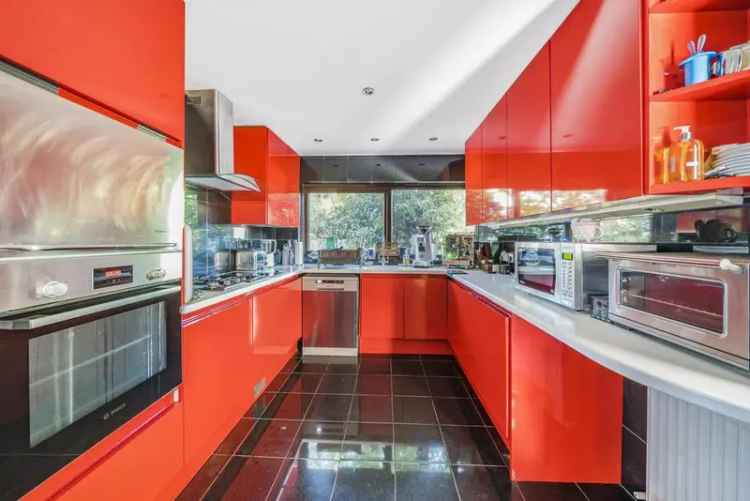 House For Sale in London, England