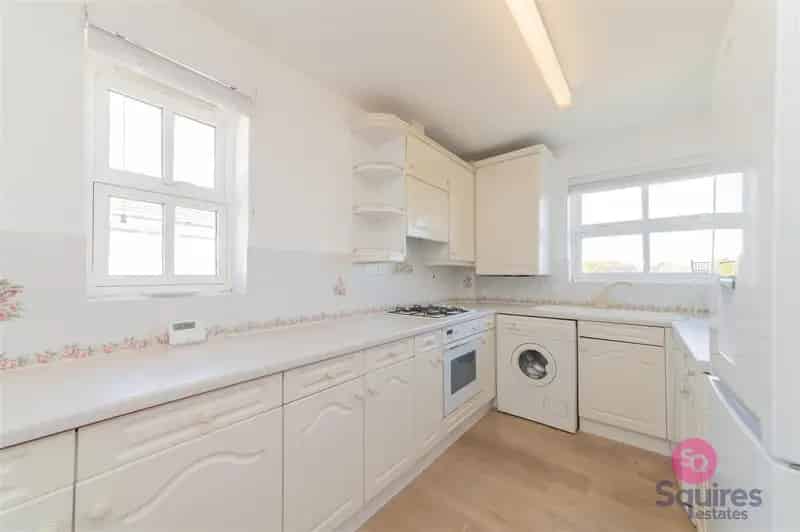 2 Bedroom Flat House to Rent Chain Free