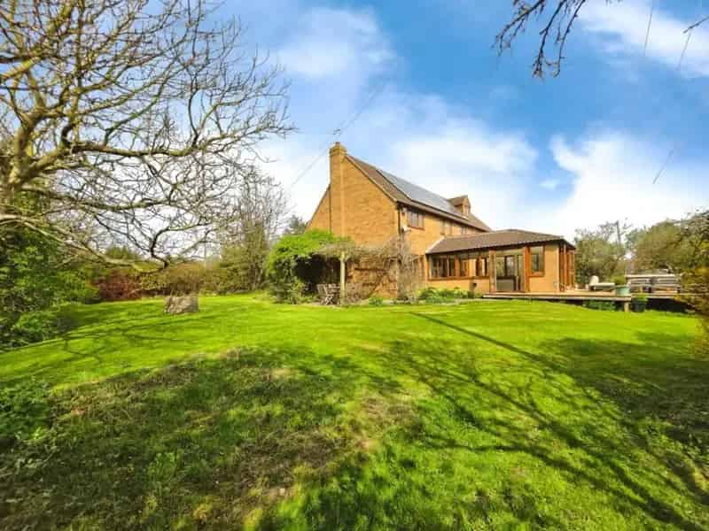 4 Bed Detached House For Sale
