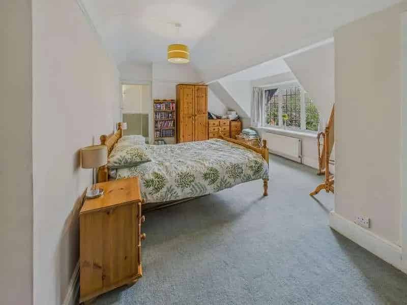 4 Bed Victorian Arts & Crafts House High Peak