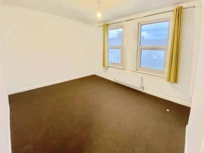 4 bedroom House
 To Let