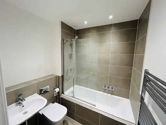 Modern Luxury 2 Bed 2 Bath Apartment with Balcony and Parking