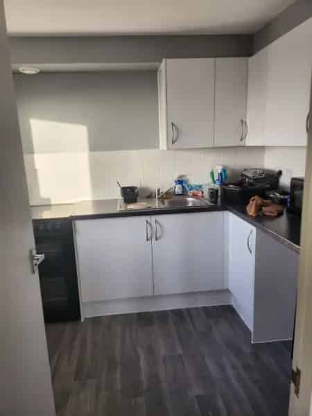 2 Double Bedroom Flat Town Beach Access