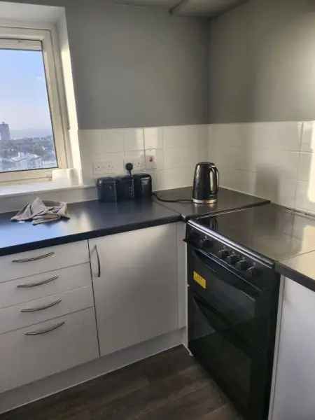 Flat For Rent in Southend-on-Sea, England