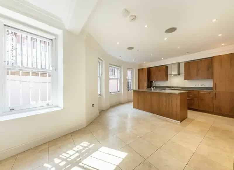 Spacious 3-Bedroom Apartment near Pavilion Road Knightsbridge