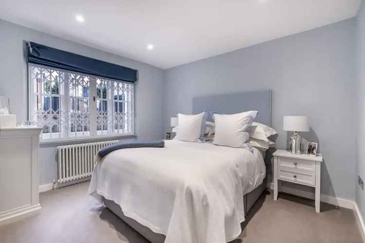 2 Bedroom Flat for Sale in Kensington