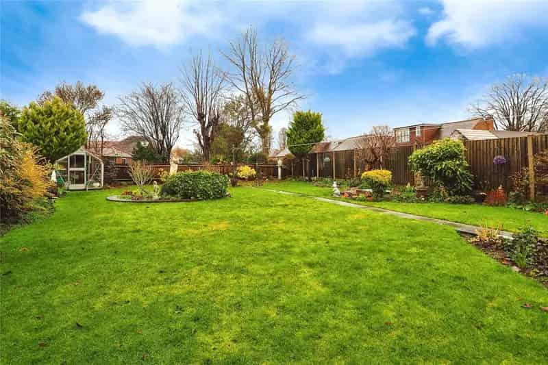 Three Bedroom Family Home Near Wollaton Hall
