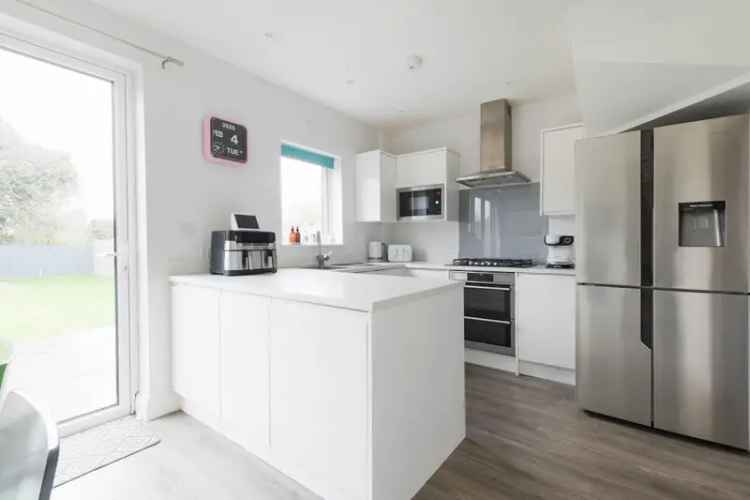 3 Bed House Freehold Modern Kitchen Diner Driveway Parking Garage Garden