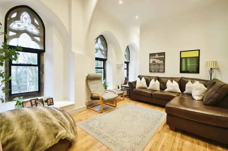 Two Bedroom Penthouse Apartment in Grade II Listed Building