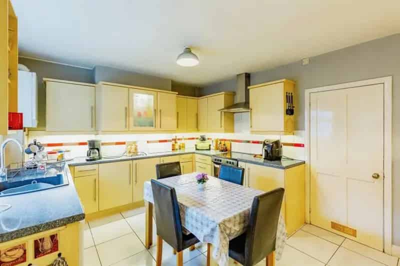 Two Bedroom Semi-Detached House with Driveway and Garage