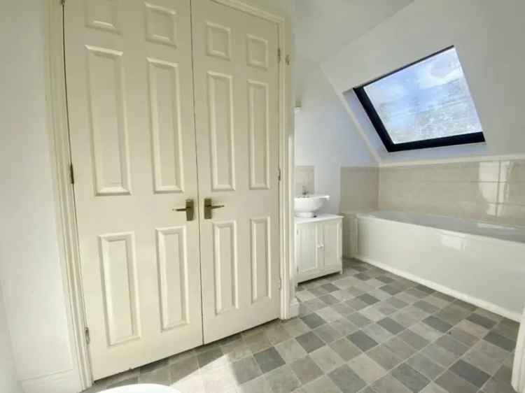 2 Bedroom Flat For Sale Near Banbury Town Centre