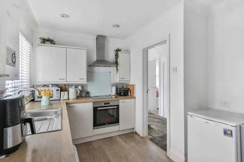 2 Bedroom Ground Floor Apartment Southbourne Near Beach Parking Garden