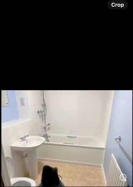2 Bed 1 Bath Flat Near Shops and Transport