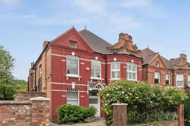 Edwardian Family Home for Sale in London NW2