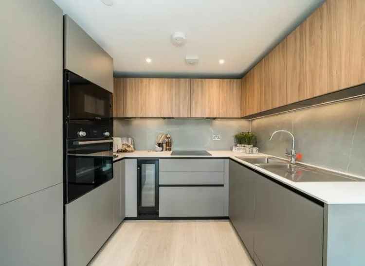 2-Bed 2-Bath Penthouse Apartment with Private Roof Terrace