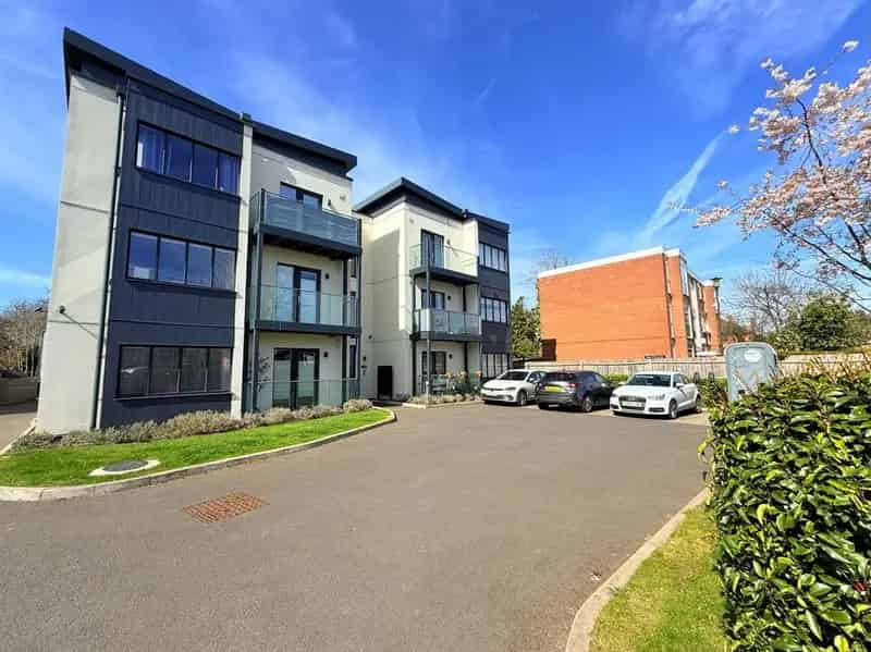 2 bedroom flat for sale