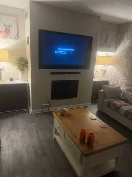 3 Bed House with Dining Room Driveway Close to Amenities