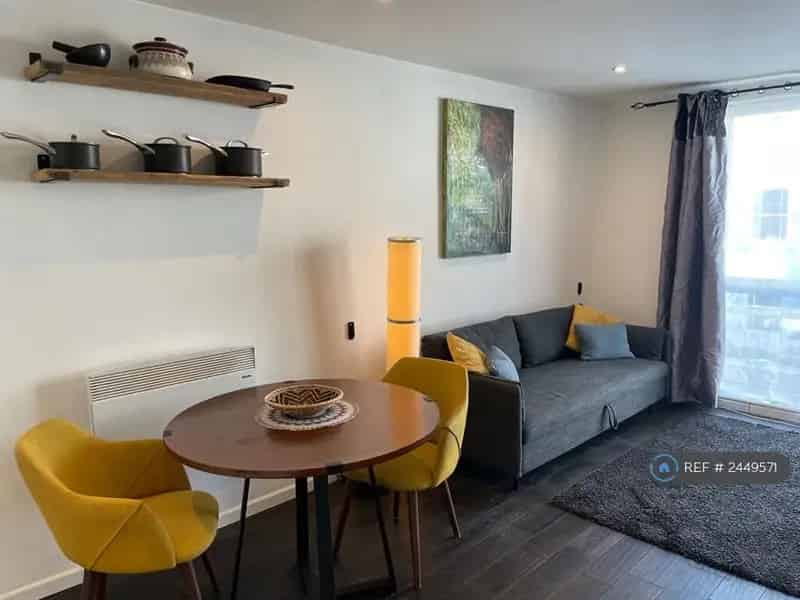 1 Bedroom Flat Available May 28 2025