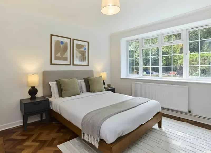2-Bed Mid Century Apartment  New Kitchen & Bathroom Allocated Parking