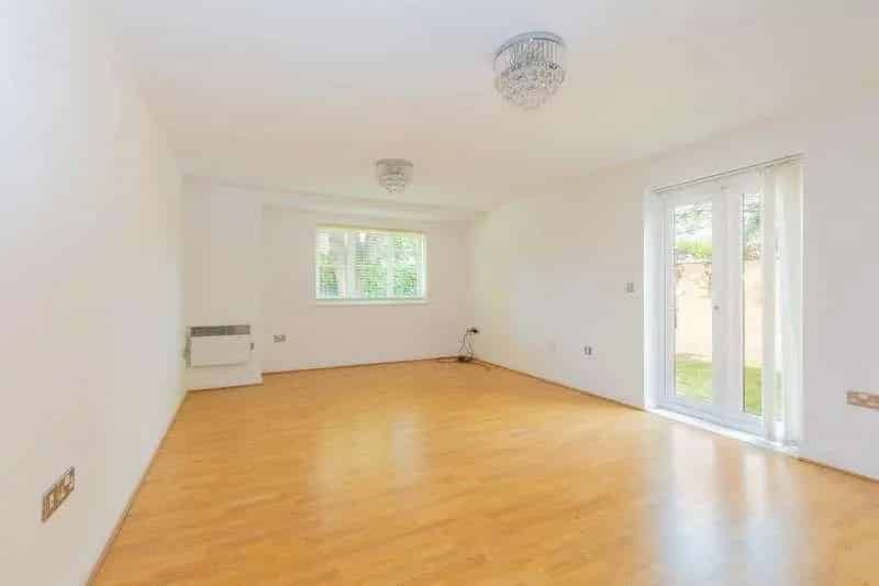 2 Bed Flat for Sale Maidenhead - Ground Floor Apartment