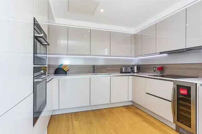 Flat for sale in Holland Park Avenue, Holland Park, London W11