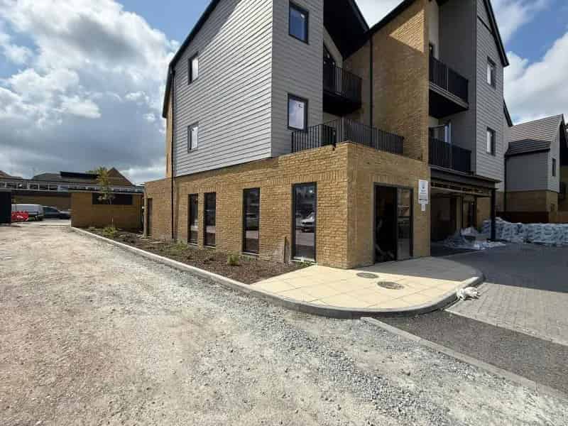 Rayleigh Town Centre Modern Ground Floor Unit 2 Parking Spaces