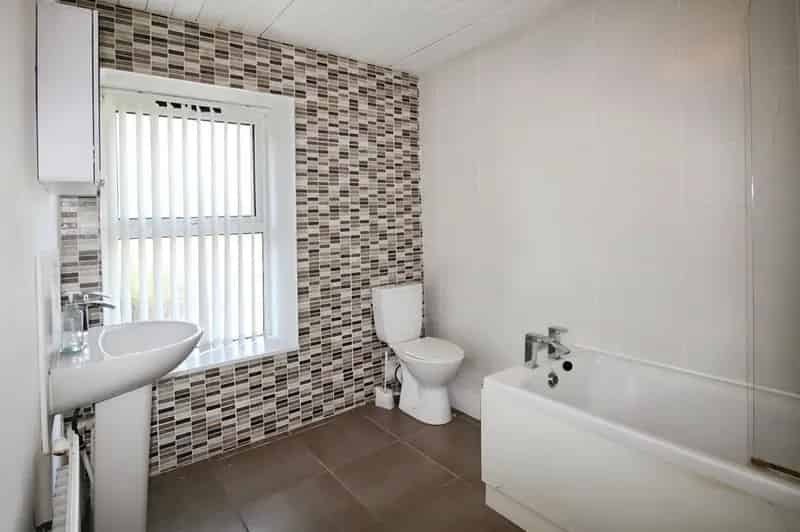 3 Bedroom Mid Terrace House to Rent Abergele