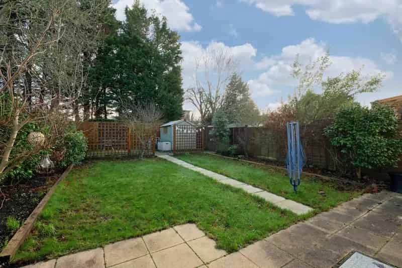 2 Bed House Leasehold Off Street Parking Garden Modern Kitchen