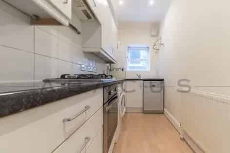 2 Bedroom Garden Flat 1009 sqft London Parking Terrace