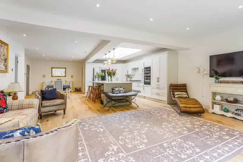 5 Bedroom Detached House with Pool New Park Road Cranleigh