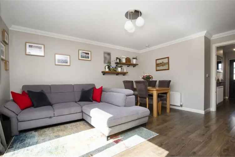 3 Bed Semi Detached House Near Amenities and Transport