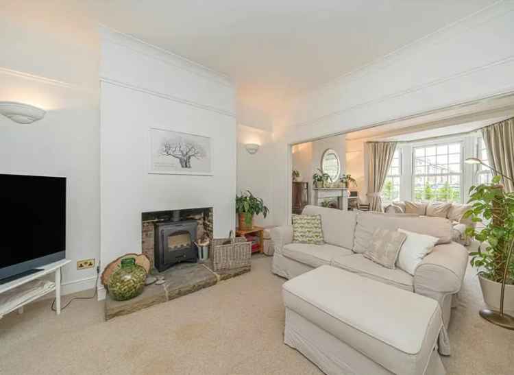 Charming Four Bedroom House Near River Thames Lower Sunbury