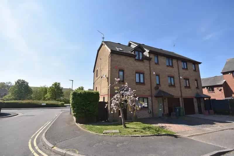 4 Bedroom End of Terrace House for Sale