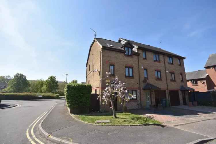 4 Bedroom End of Terrace House for Sale
