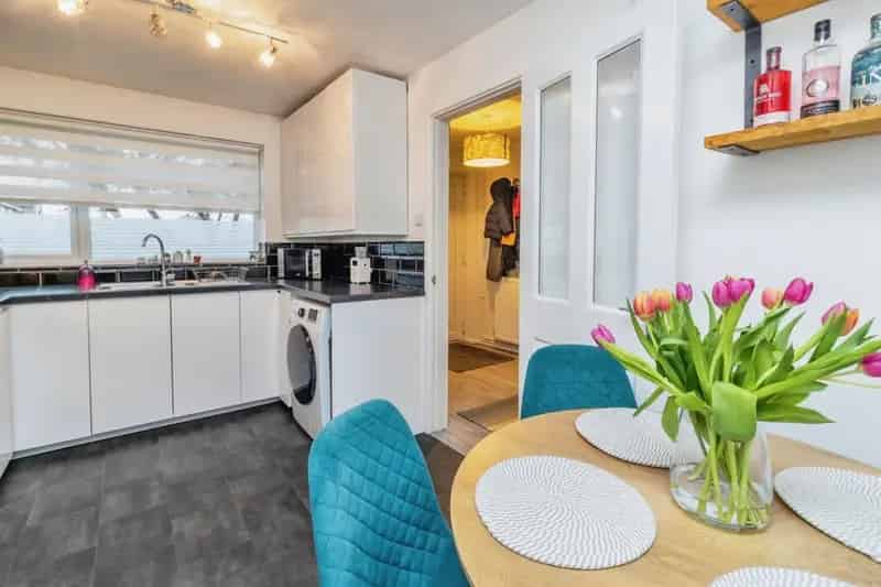 3 Bed Semi Detached House Near Excellent Schools