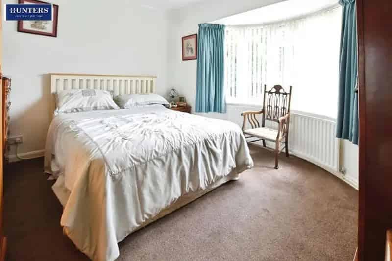 4 bed house for sale