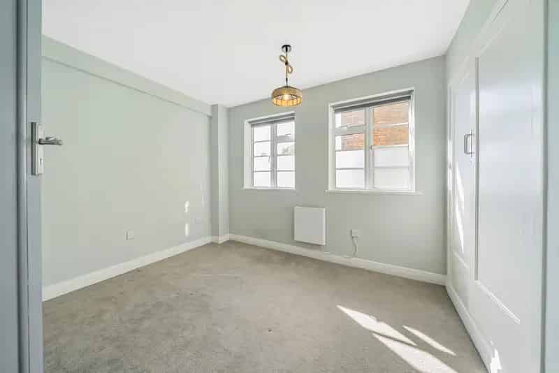 Spacious 2-Bedroom Flat in Streatham Hill