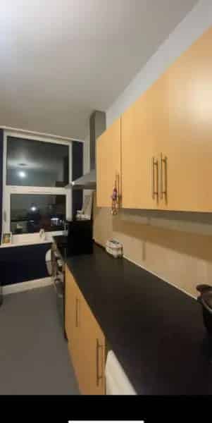 Newly Painted 2 Bed Flat Near Train Station