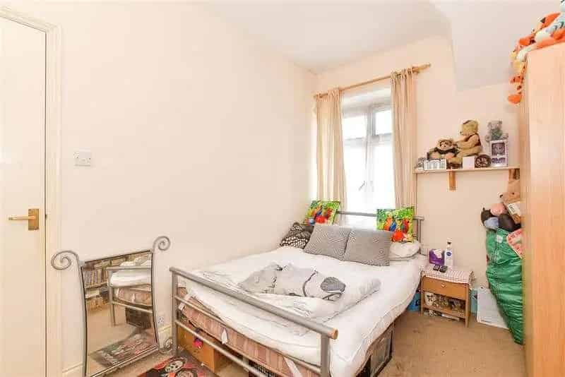 1 Bed Flat for Sale Newport Modern Auction