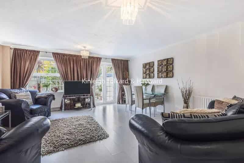 Four Bedroom Family Home Near Canada Water Station