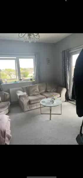 Spacious 3-Bedroom Flat Near Schools and Transport