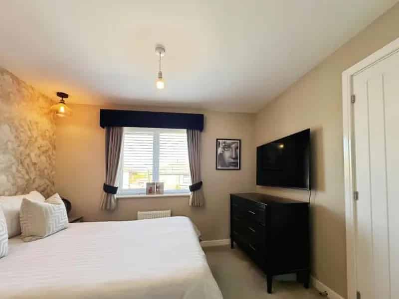 3 Bed Semi-Detached House for Sale