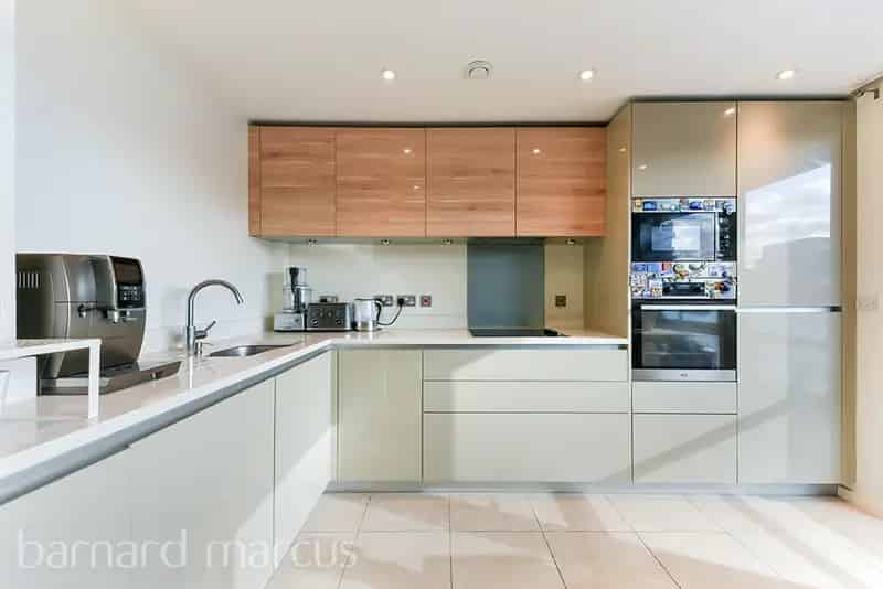 Modern 2-Bed Apartment South Acton Chiswick Borders